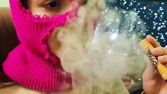 GOOD SLUTS BOMBSHELL SMOKE VAPE TO MUSIC