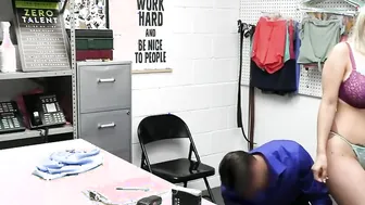 2 blonds eating cunt and sharing penis at the office