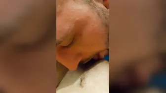 Orgasme je bouffe et gode la chatte de ma coquine