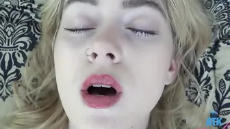 Great goddess blonde Sage Fox comes over for beauty point of view