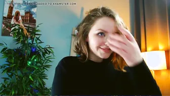 Chubby chick poses her body and 100% passion