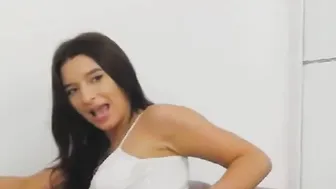 Sexy Alluring Woman Rubbing Pussy And She Cums