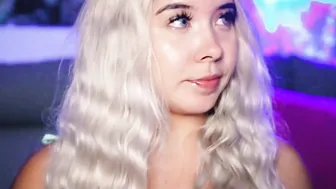 Hottie chubby blonde with an angelic face wants to suck her uncles dick