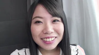 Kaede Morimoto is an amateur young lady who wants to be a celeb and answers an online ad to meet