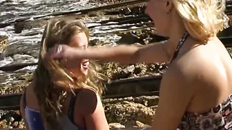 Deep Orgasm porn video – Beste Freundinnen koennen selbst draussen nicht die finger voneinander lassen