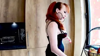 Vulgar housewife Red XXX plays with her new ebony vibrator