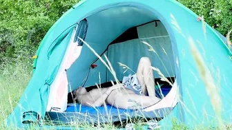 Sleeping porn video – Nudist cougar Alzbeta sleeping inside the tent