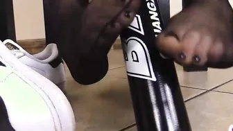 Harley Quinn teases you with her toes inside ebony stockings