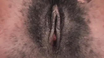 Mega Crampie fuer buschige schwarze Cunt