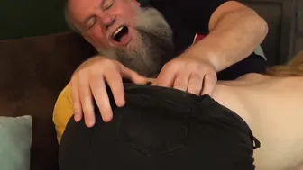 Making my Bombshell gf cum by fucking her vagina and mouth