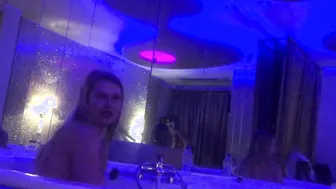 Bathtub Twat Eating Live Performance Into The Longue