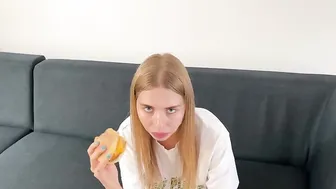Californiababe likes burgers and sperm