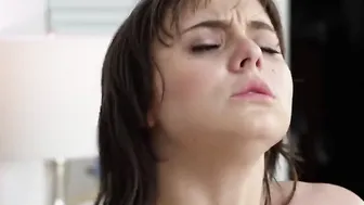 Huge Butt Turned On 18 Year Old Aria Banks