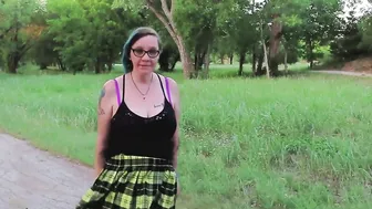Bombshell babe Roller Women getting anal out inside outdoor