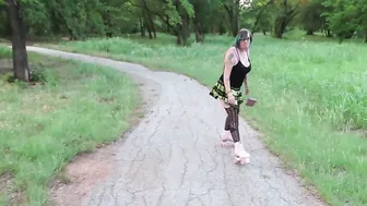 Bombshell babe Roller Women getting anal out inside outdoor
