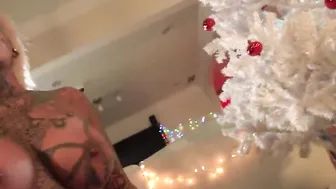 Christmas love as Evilyn Ink riding the Tremor with Misha