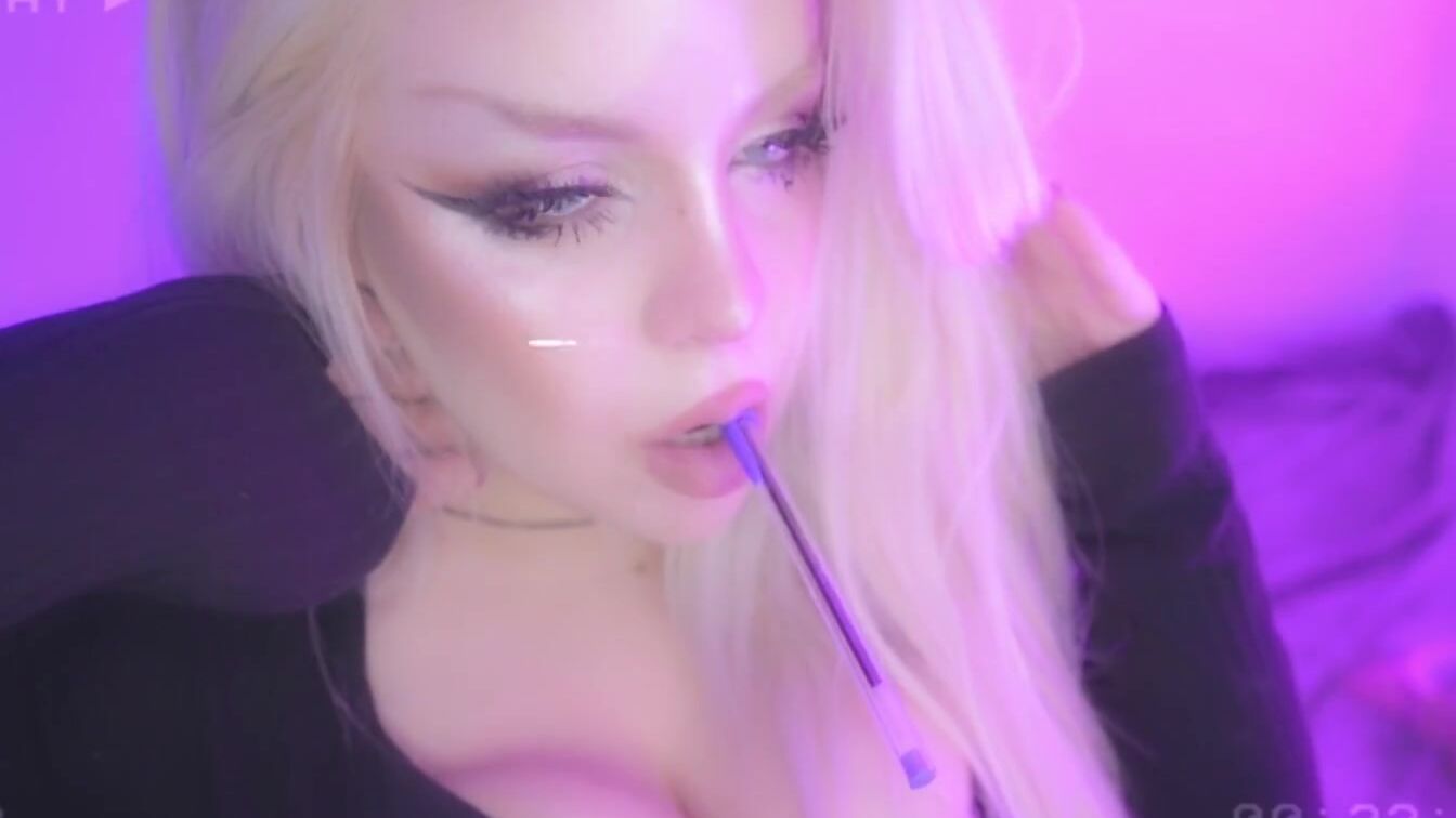 How to lick a pen | youtuber/twitch streamer | ASMR Amy B 4kPorn.XXX