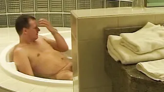 Er freut sich von einer jungen fotze gefickt zu werden