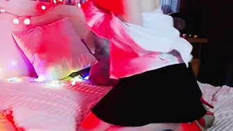 Bomb Shell Blonde Teen Uses High-Tech Sex Toy to Masturbate & Orgasm on Camera