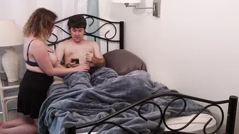 Stepson is addicted to porn and Stepmom uses her body to gotten him interested inside real sex