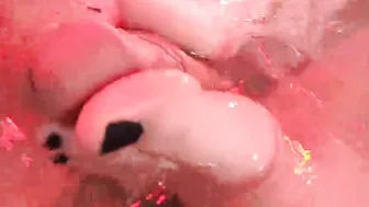 Amateur toejob into jacuzzi causes big creampie