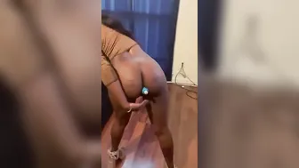 Vibrate inside my booty