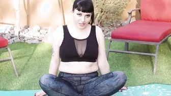 Curvy Alt sexy Lita Lecherous Gets Naked For Naked Yoga