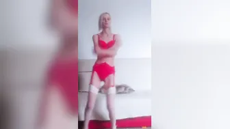 the crazy sexy charming sexsual dance from a Bombshell blonde