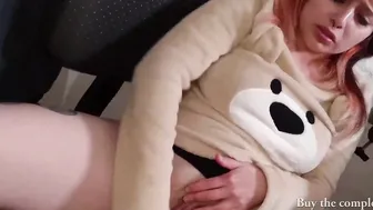 Lovers masturbate squirt and eat cum