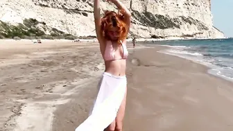 Beauty red-haired cunt with mouth liking a walk by the sea