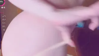 Becomes porn video – Russian bimbos fingers her flag holes