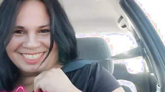 Mommy showing you boobies into vehicle outside