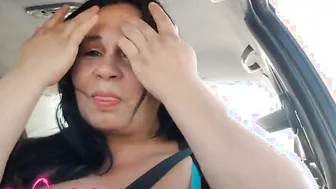 Mommy showing you boobies into vehicle outside