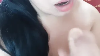 MOMMY BLOWS A WHITE DICK INSIDE point of view MODE she loving