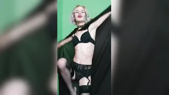 teenagers-year-mature cunt with mouth offer an naughty dance performance
