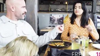 Watching My Step Dad Freeusing mom Waitress- Keenzie Anne Leda Lothario