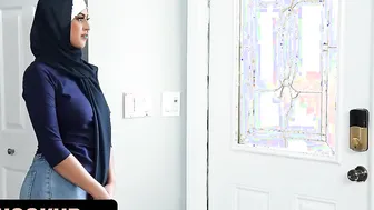 Hijab Hookup - Pure 18 Yo Violet Gems Loose Herself And