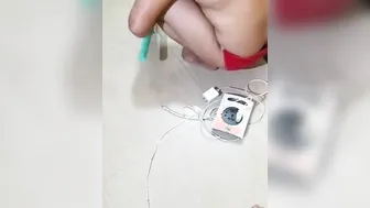 Maa bra or panty me ghar ki safai karti hui