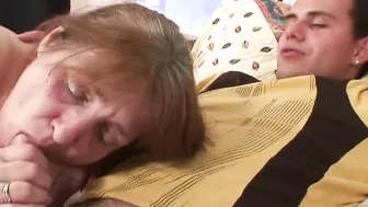 Young stranger fucks her unshaved mature snatch