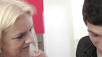 Wifey caught bushy cougar and bf fucking