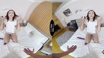 Huge booty stepsis getting cumshot after taboo sex inside VR