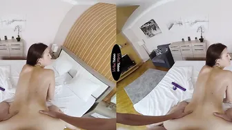 Huge booty stepsis getting cumshot after taboo sex inside VR