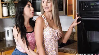 This House Comes Fully Furnished With A milf Ready To Banged Whenever - Penelope Woods Mandy Rhea