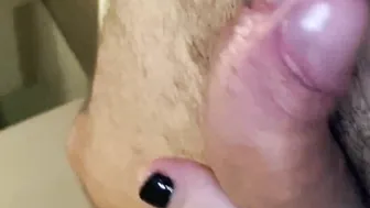 Sono calda e faccio una bellissima sega con i piedi a mio marito - Toejob