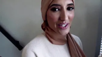 Arab hijab cougar Chloe Amour on a blind date gotten her turned on for the bro