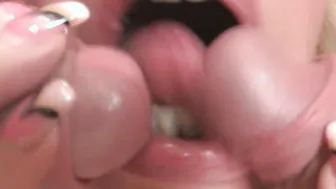 2 guys have fun with Beauty blonde older milf