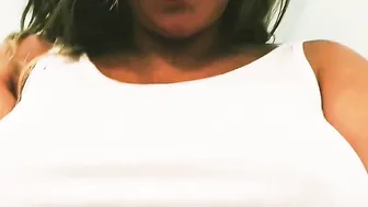 Blusinha branca molhada