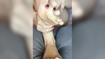 petite mild sweet toes into oils