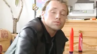 Dildo PornoCasting mit dickbusiger Rothaarigen