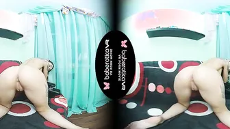 Solo dark haired Alexandra Roz is masturbating into VR